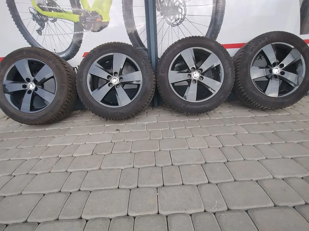 Skoda Kamiq oryginalne felgi aluminiowe z oponami zimowymi Continent 195/60/16 - zdjecie glowne