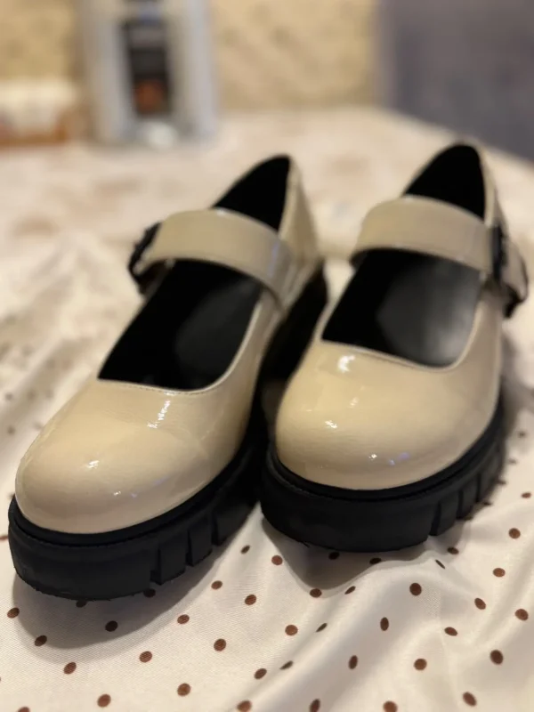 Stylowe damskie czółenka marki Catwalk w modnym fasonie Mary Jane. - zdjecie glowne