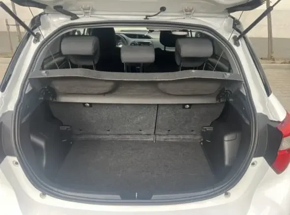 Toyota Yaris III Hybrid 2017, 100 tys. km - zdjęcie 2